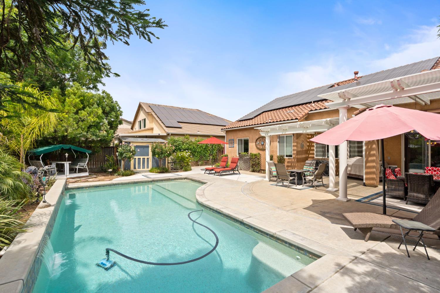 1812 N Graybark Ave, Clovis, CA 93619