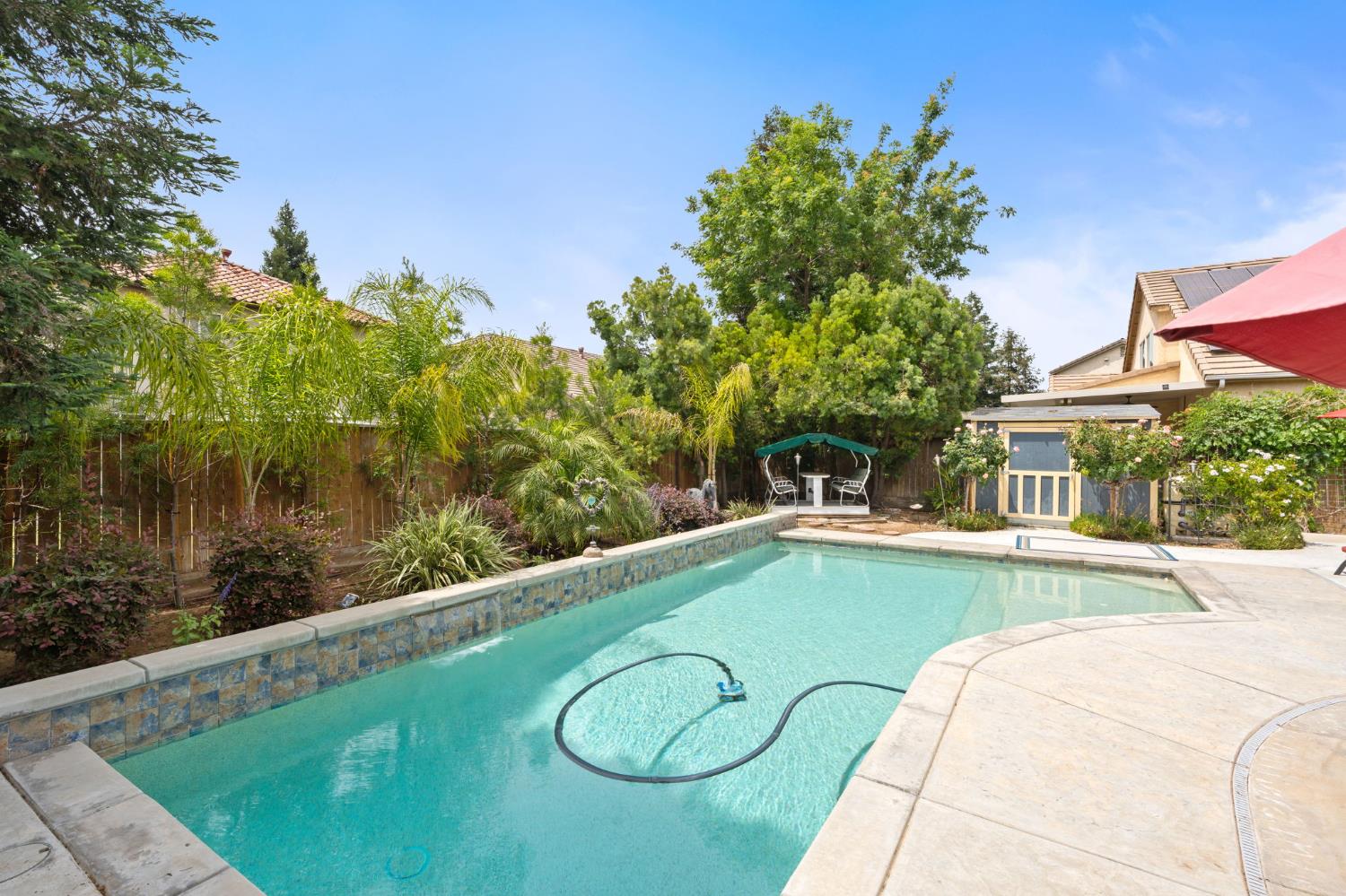 1812 N Graybark Ave, Clovis, CA 93619