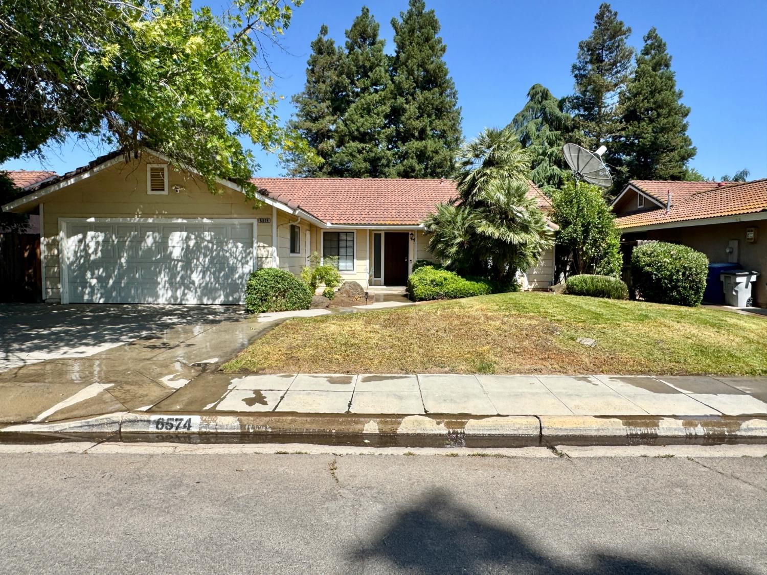 6574 N Delbert Ave, Fresno, CA 93722