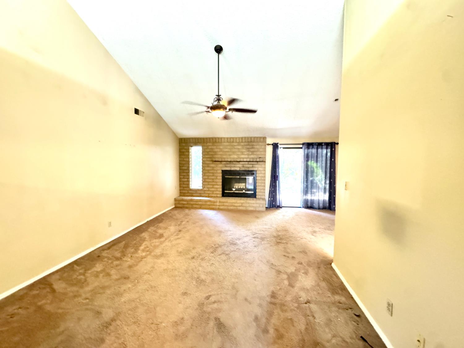 6574 N Delbert Ave, Fresno, CA 93722