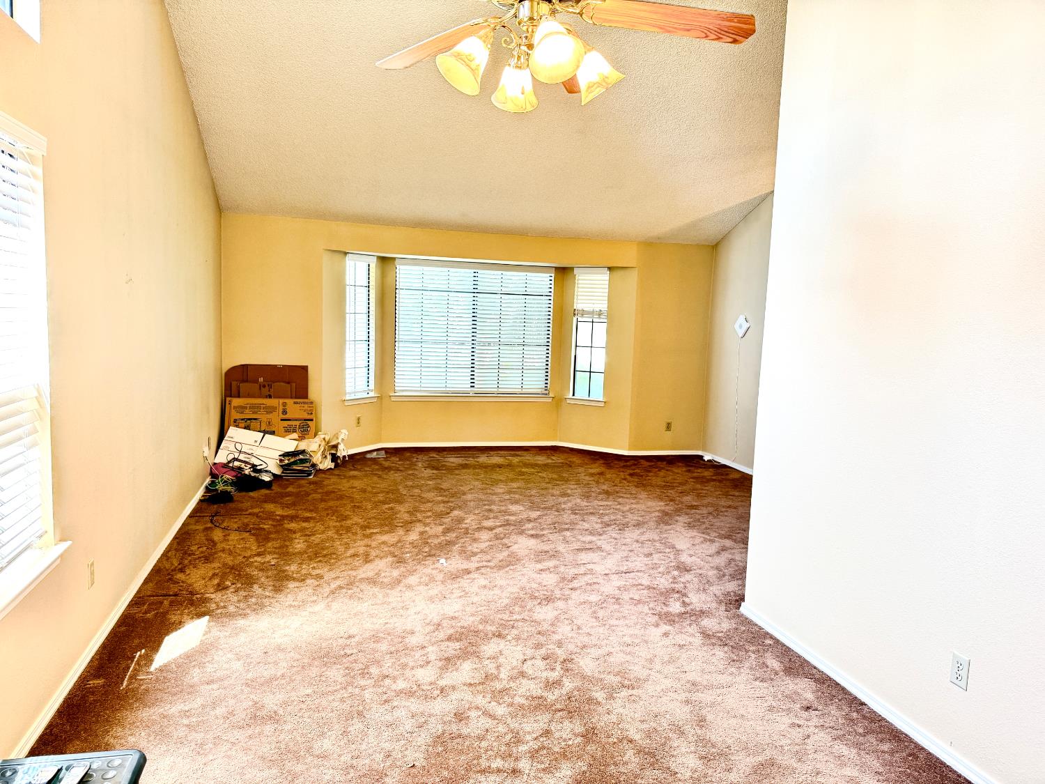 6574 N Delbert Ave, Fresno, CA 93722