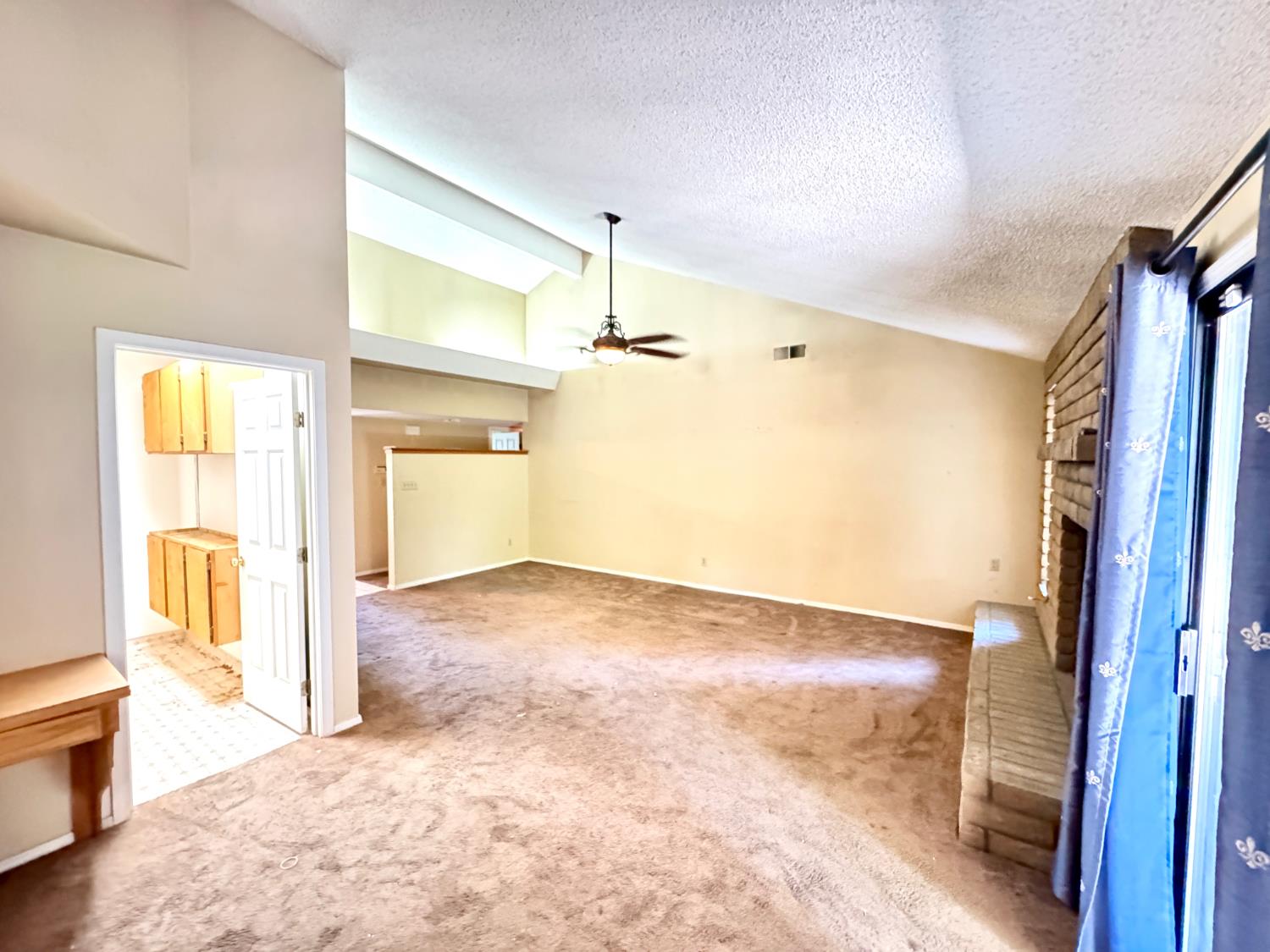 6574 N Delbert Ave, Fresno, CA 93722
