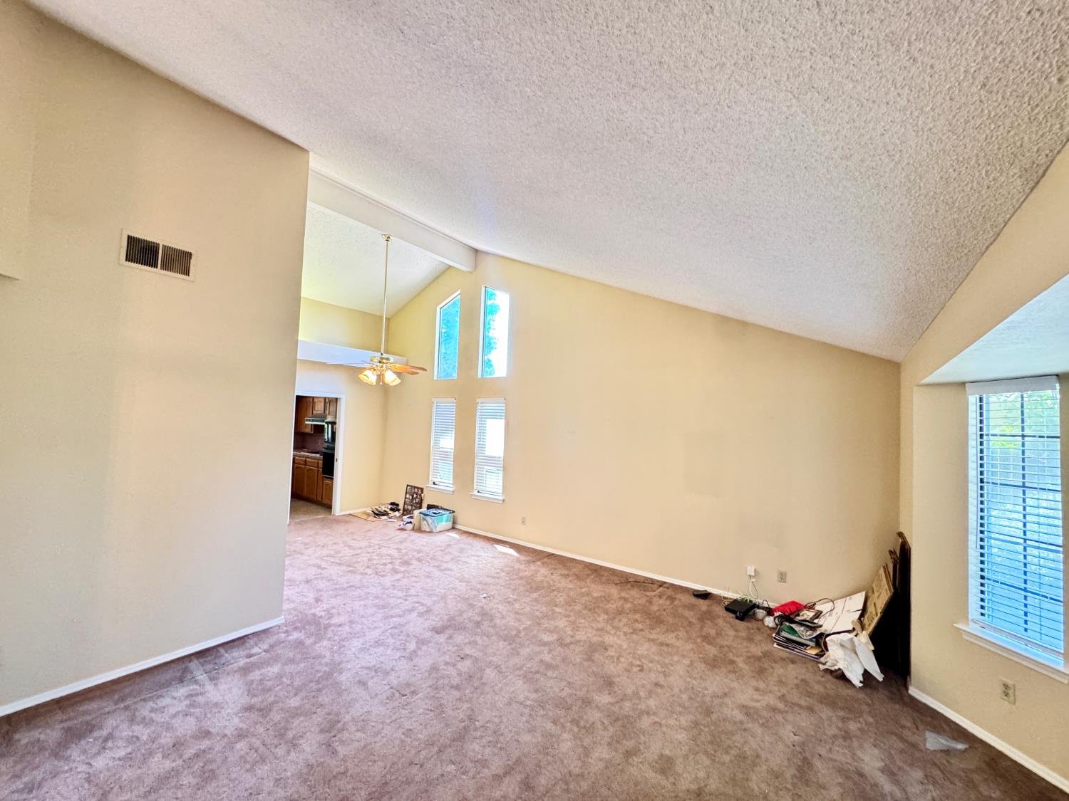 6574 N Delbert Ave, Fresno, CA 93722
