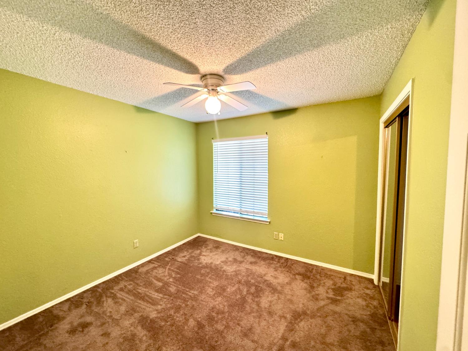 6574 N Delbert Ave, Fresno, CA 93722