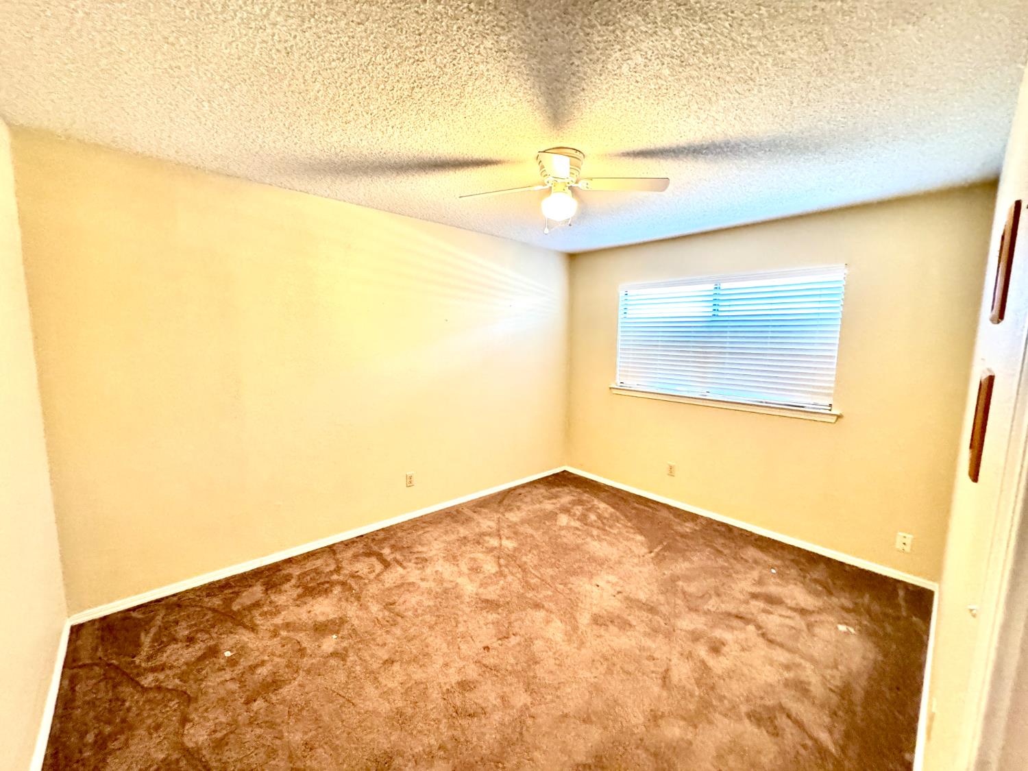 6574 N Delbert Ave, Fresno, CA 93722