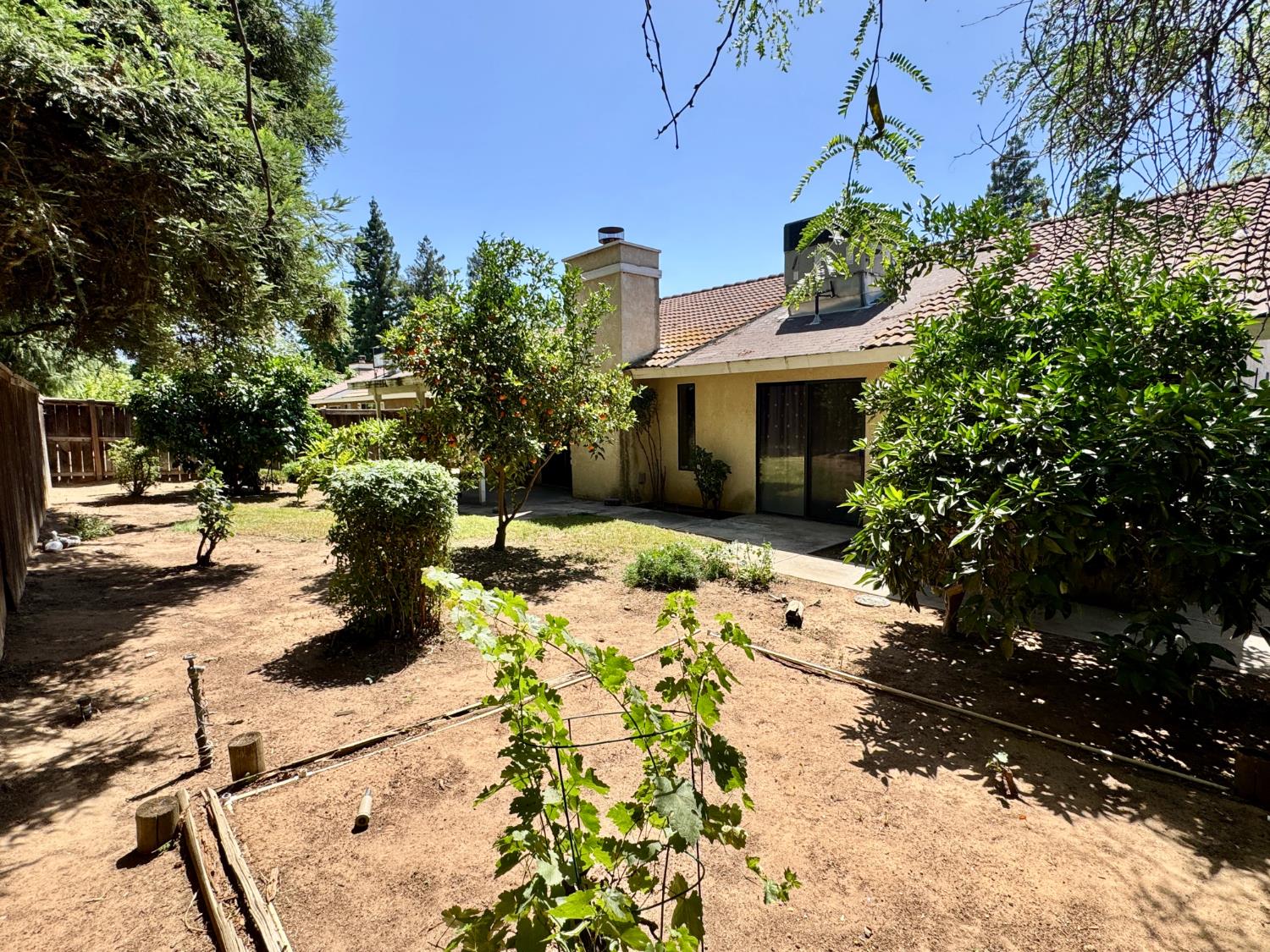 6574 N Delbert Ave, Fresno, CA 93722
