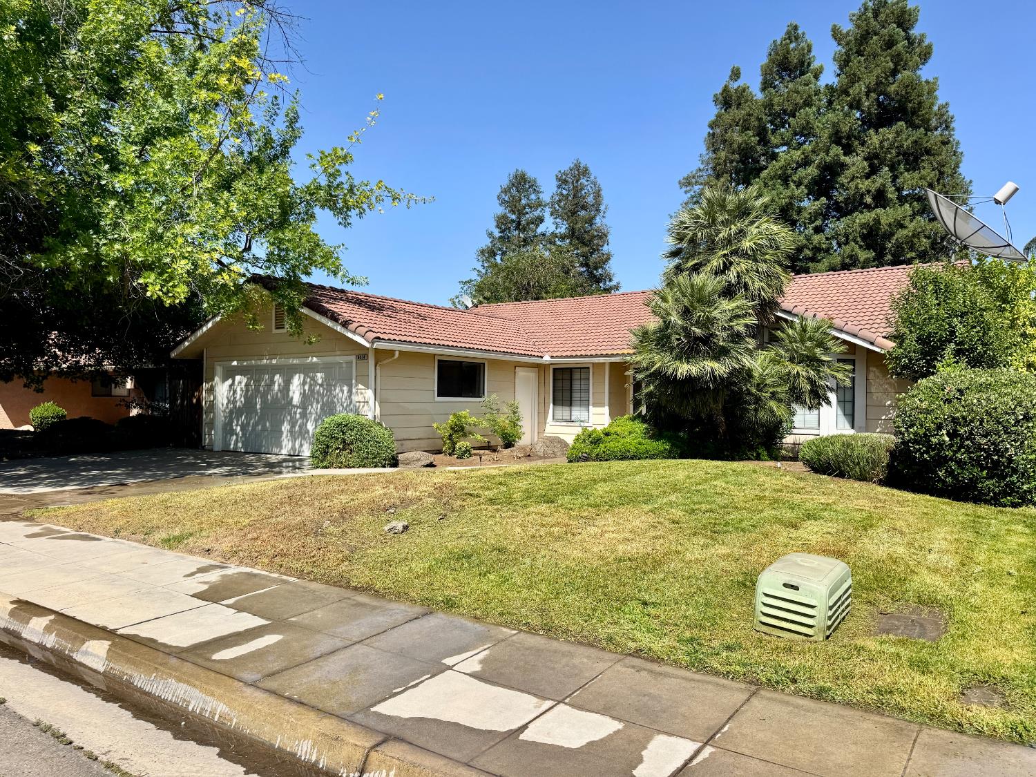 6574 N Delbert Ave, Fresno, CA 93722