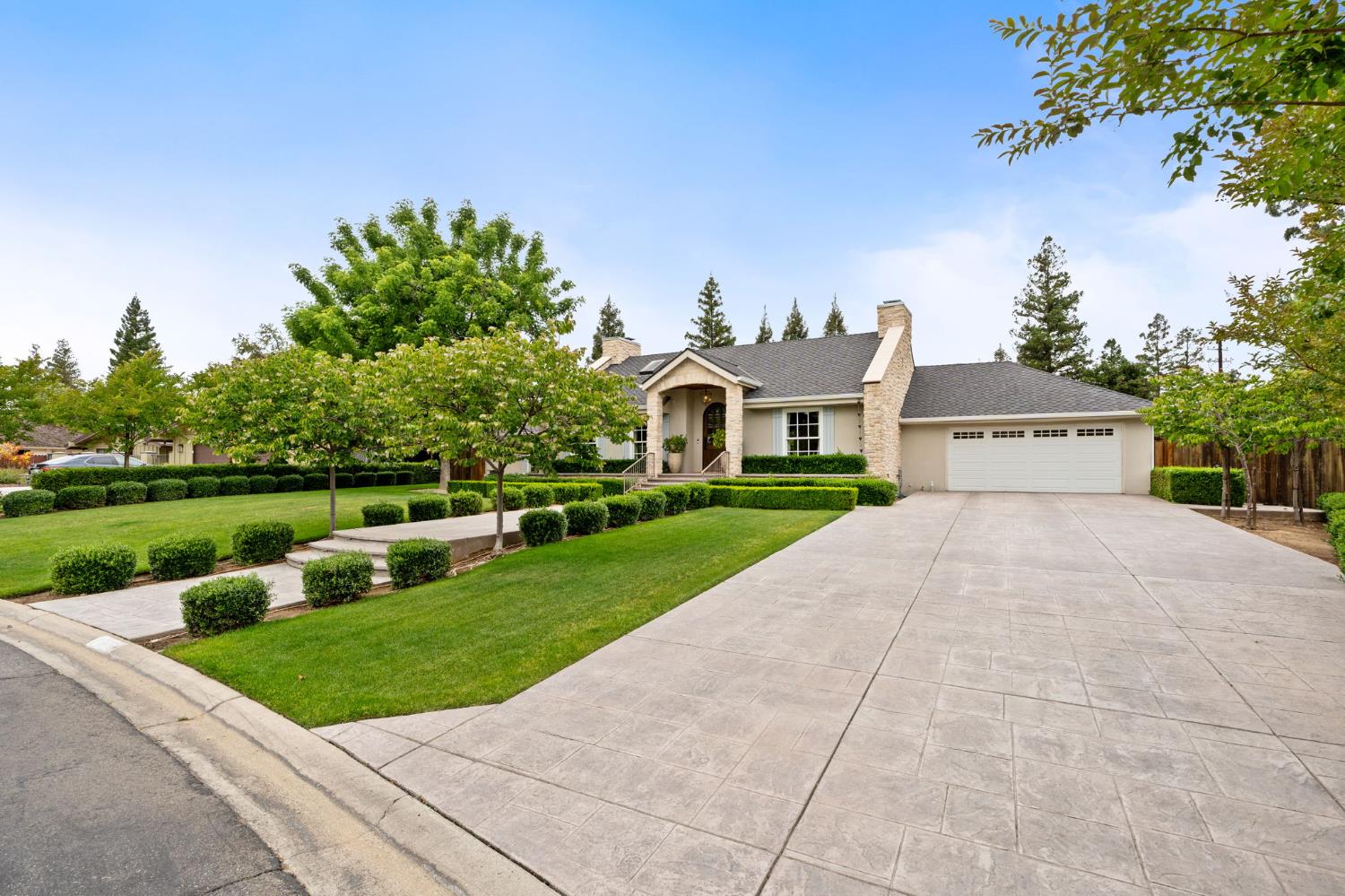 7550 N Spy Glass Ave, Fresno, CA 93711