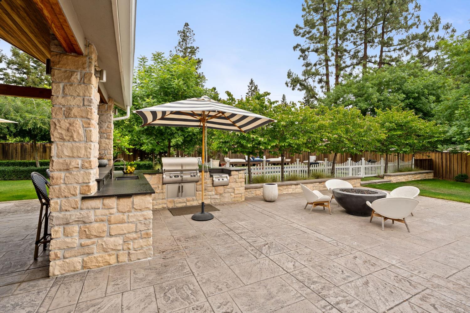 7550 N Spy Glass Ave, Fresno, CA 93711