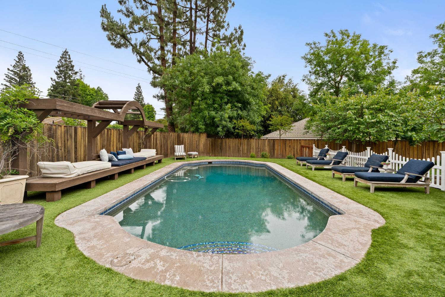 7550 N Spy Glass Ave, Fresno, CA 93711