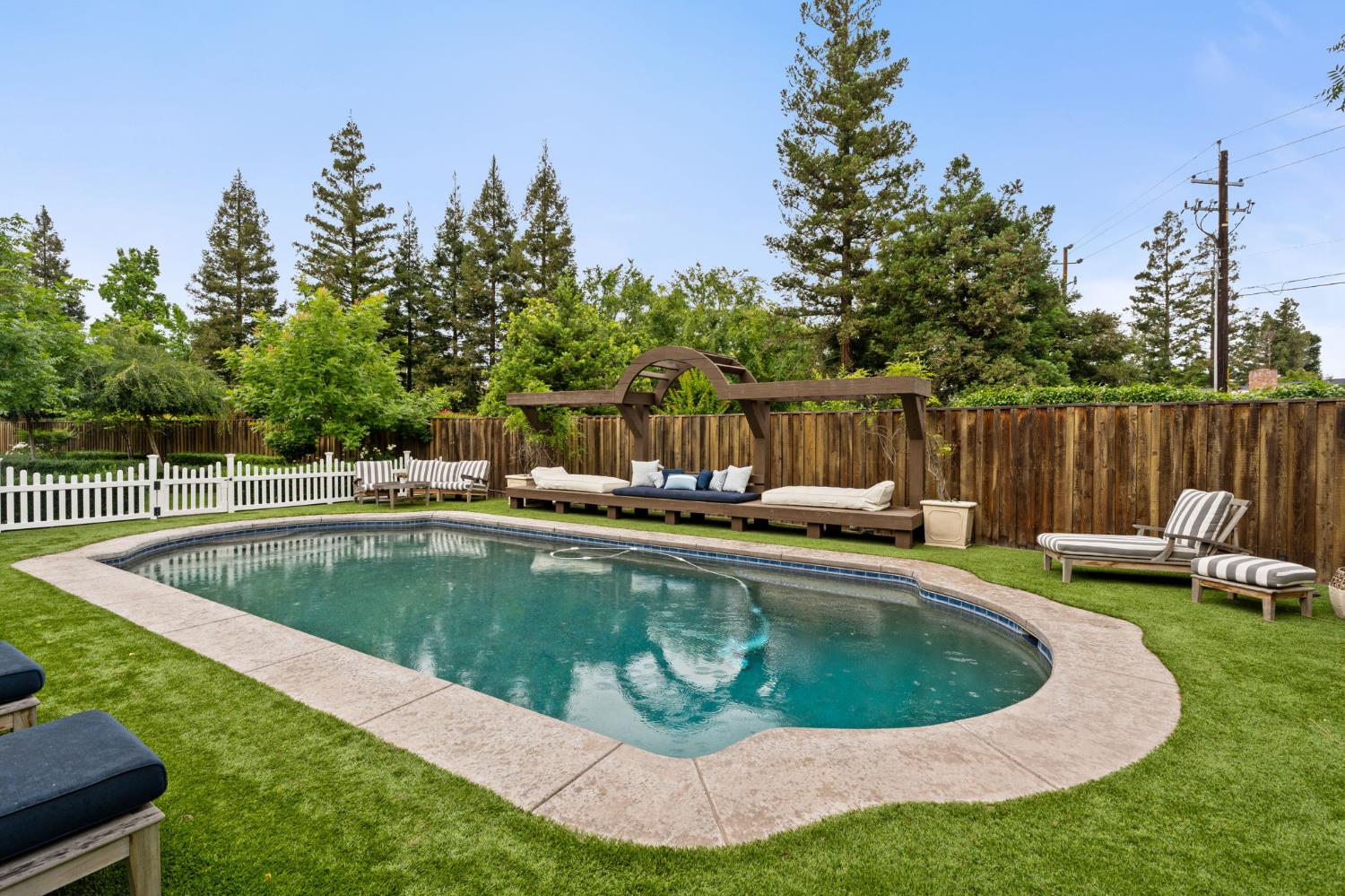 7550 N Spy Glass Ave, Fresno, CA 93711