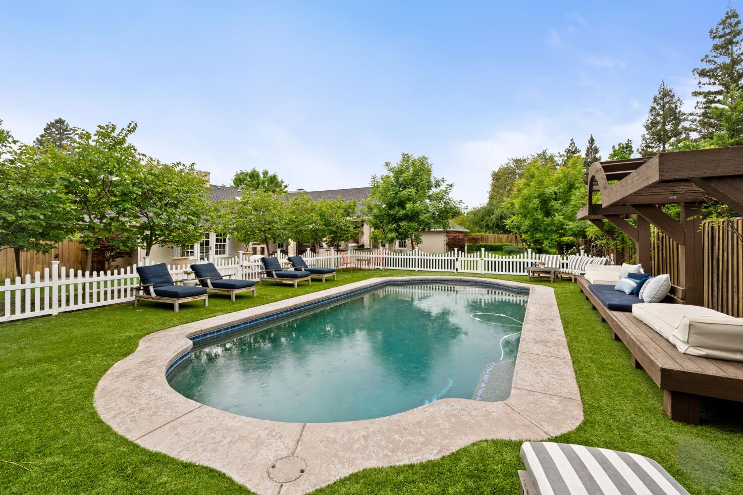 7550 N Spy Glass Ave, Fresno, CA 93711
