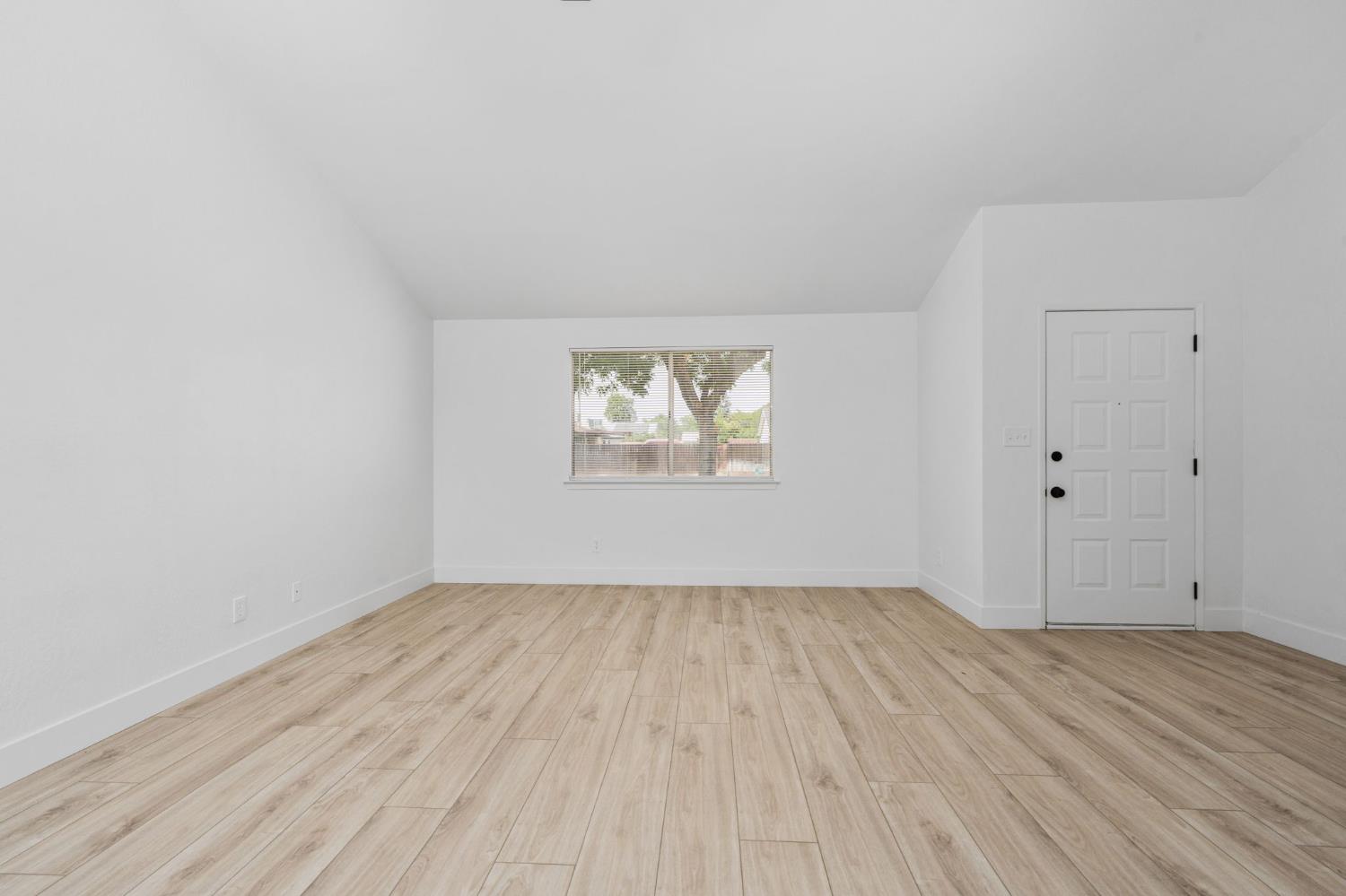 5339 W Swift Ave, Fresno, CA 93722