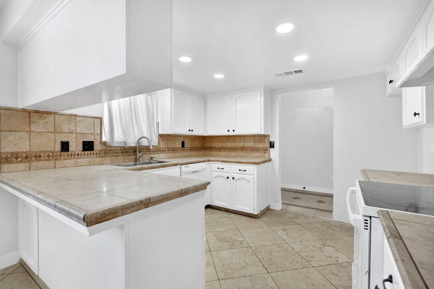 17563 Road 25, Madera, CA 93638
