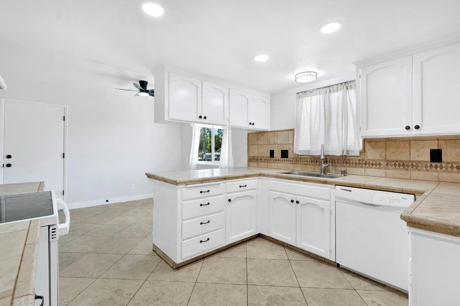 17563 Road 25, Madera, CA 93638