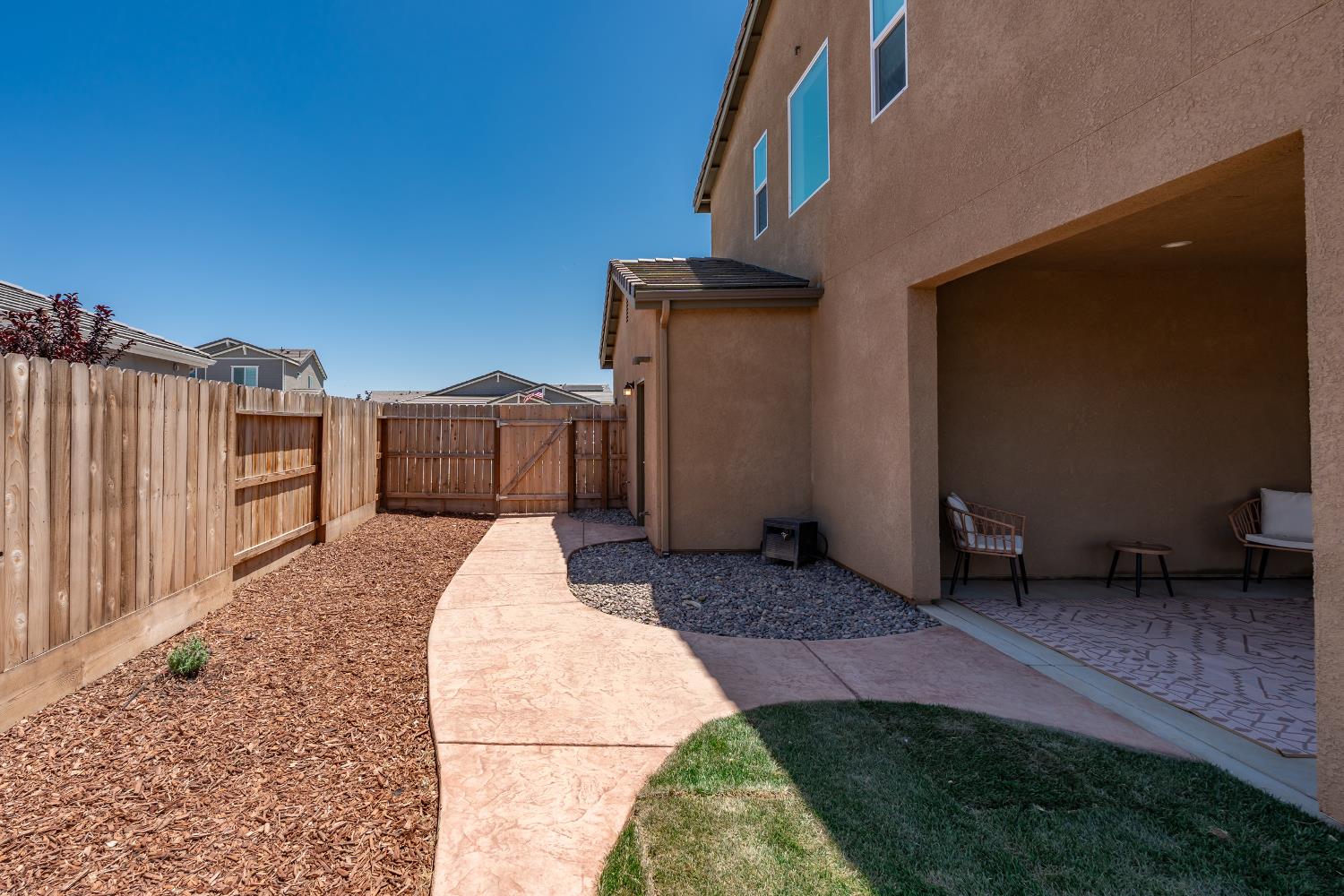 1159 Magnolia Ct W, Madera, CA 93636