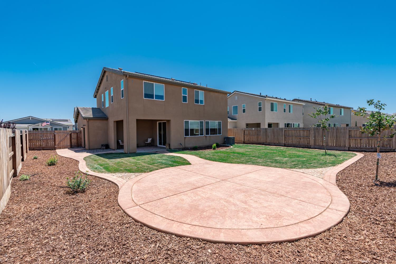 1159 Magnolia Ct W, Madera, CA 93636