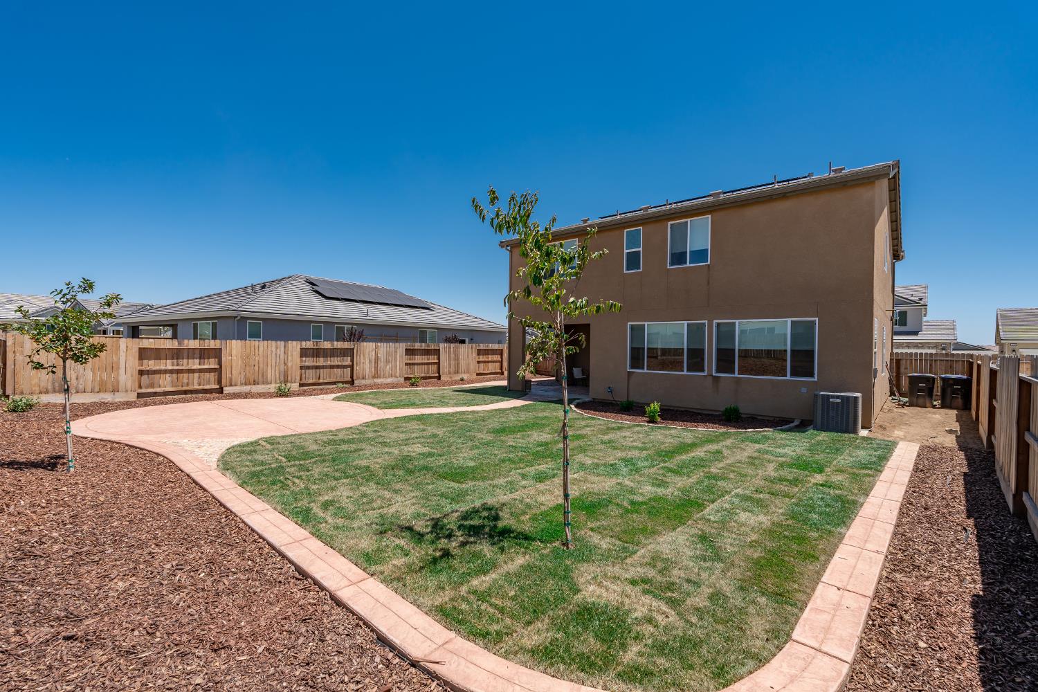 1159 Magnolia Ct W, Madera, CA 93636