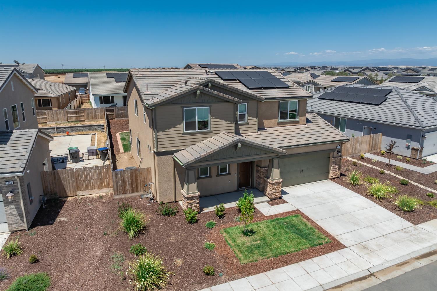 1159 Magnolia Ct W, Madera, CA 93636