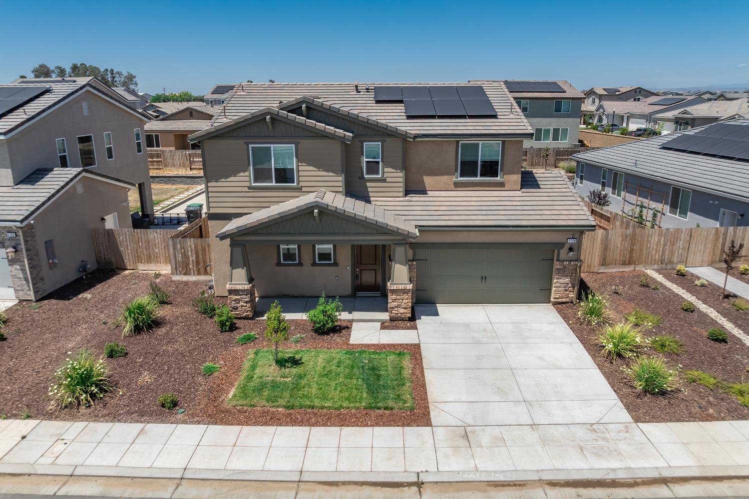 1159 Magnolia Ct W, Madera, CA 93636
