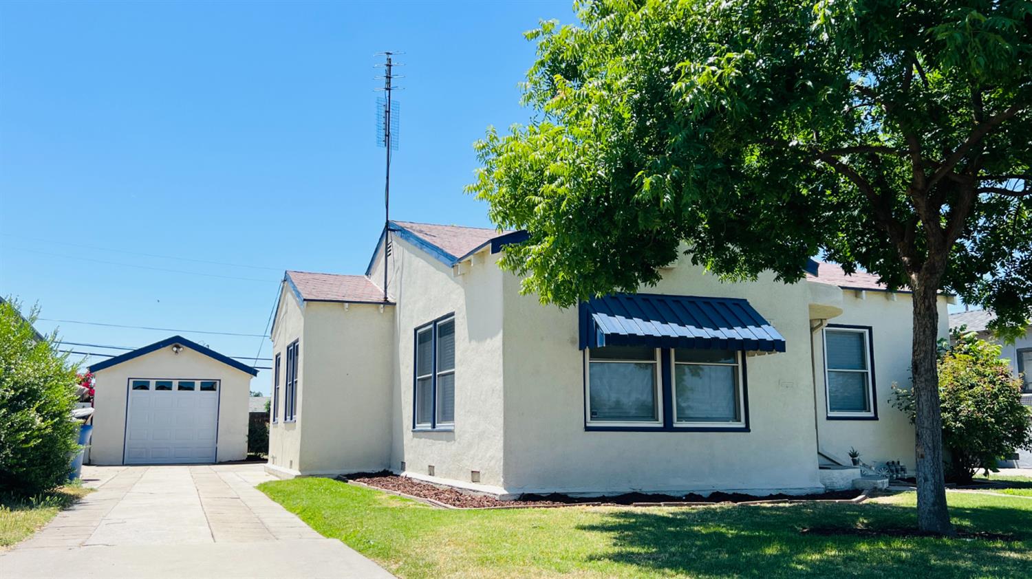 523 W Ivy St, Hanford, CA 93230