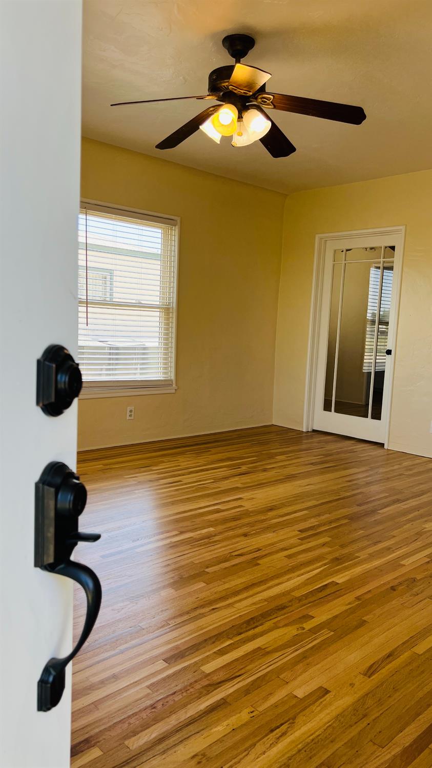523 W Ivy St, Hanford, CA 93230