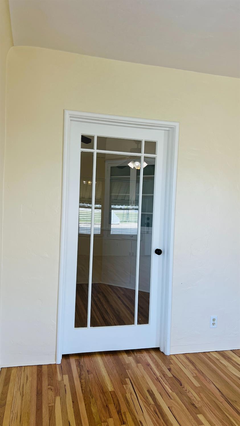 523 W Ivy St, Hanford, CA 93230