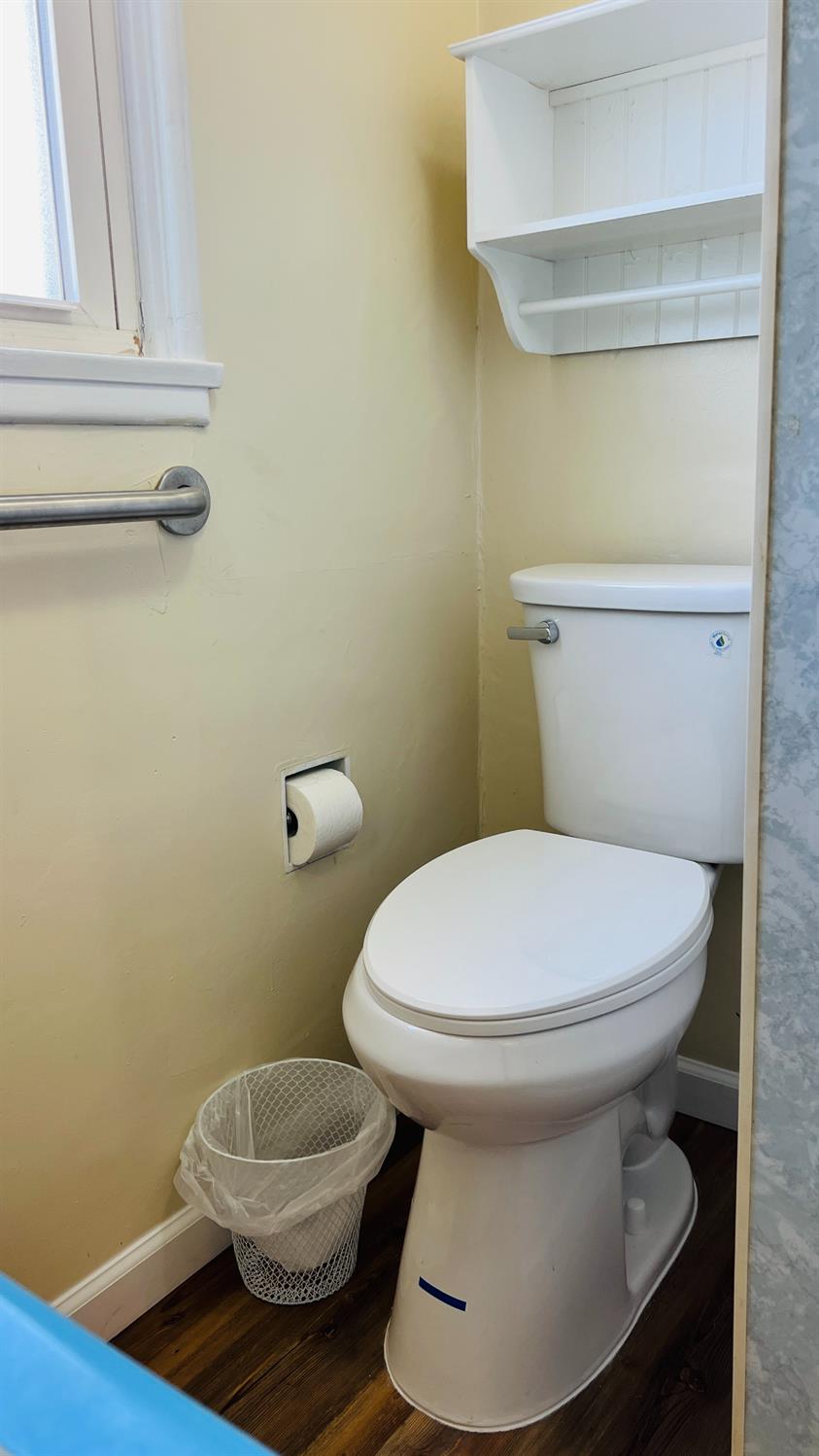 523 W Ivy St, Hanford, CA 93230