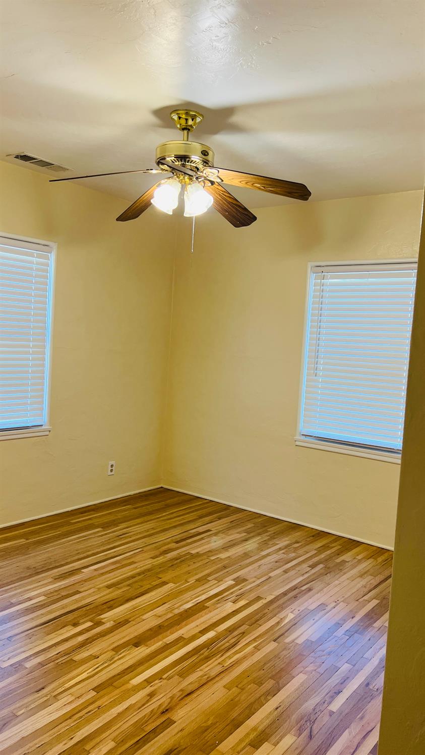 523 W Ivy St, Hanford, CA 93230