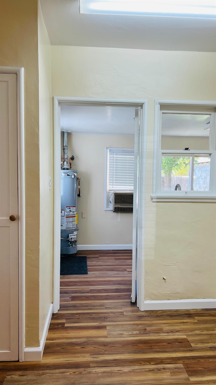 523 W Ivy St, Hanford, CA 93230