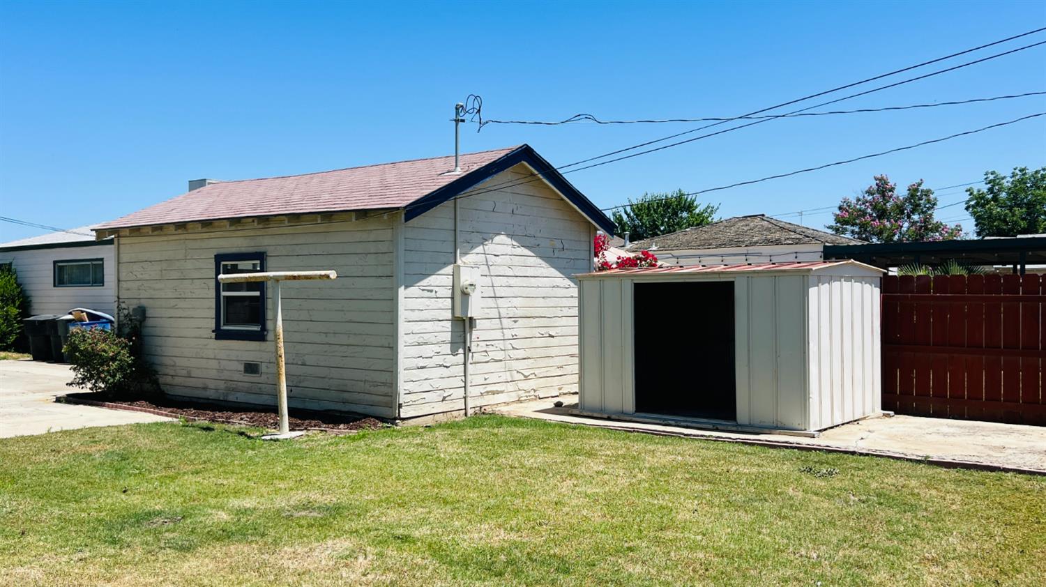 523 W Ivy St, Hanford, CA 93230