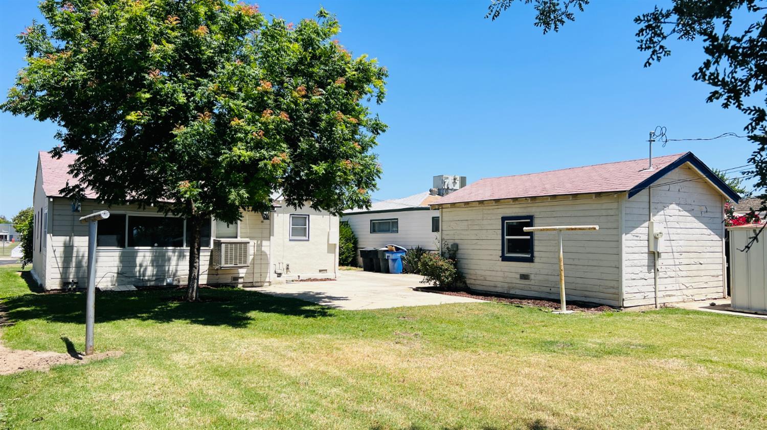 523 W Ivy St, Hanford, CA 93230