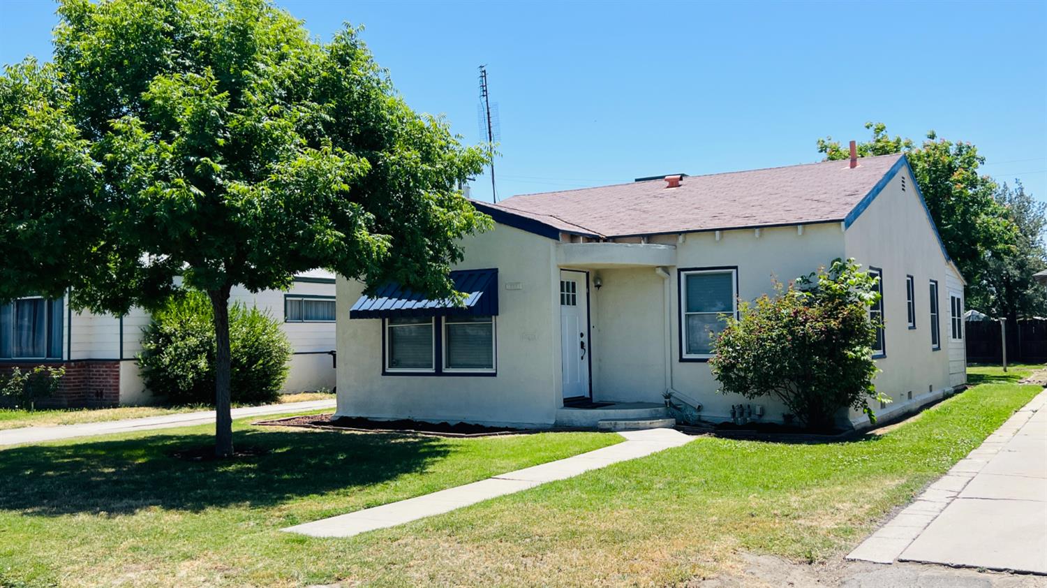 523 W Ivy St, Hanford, CA 93230