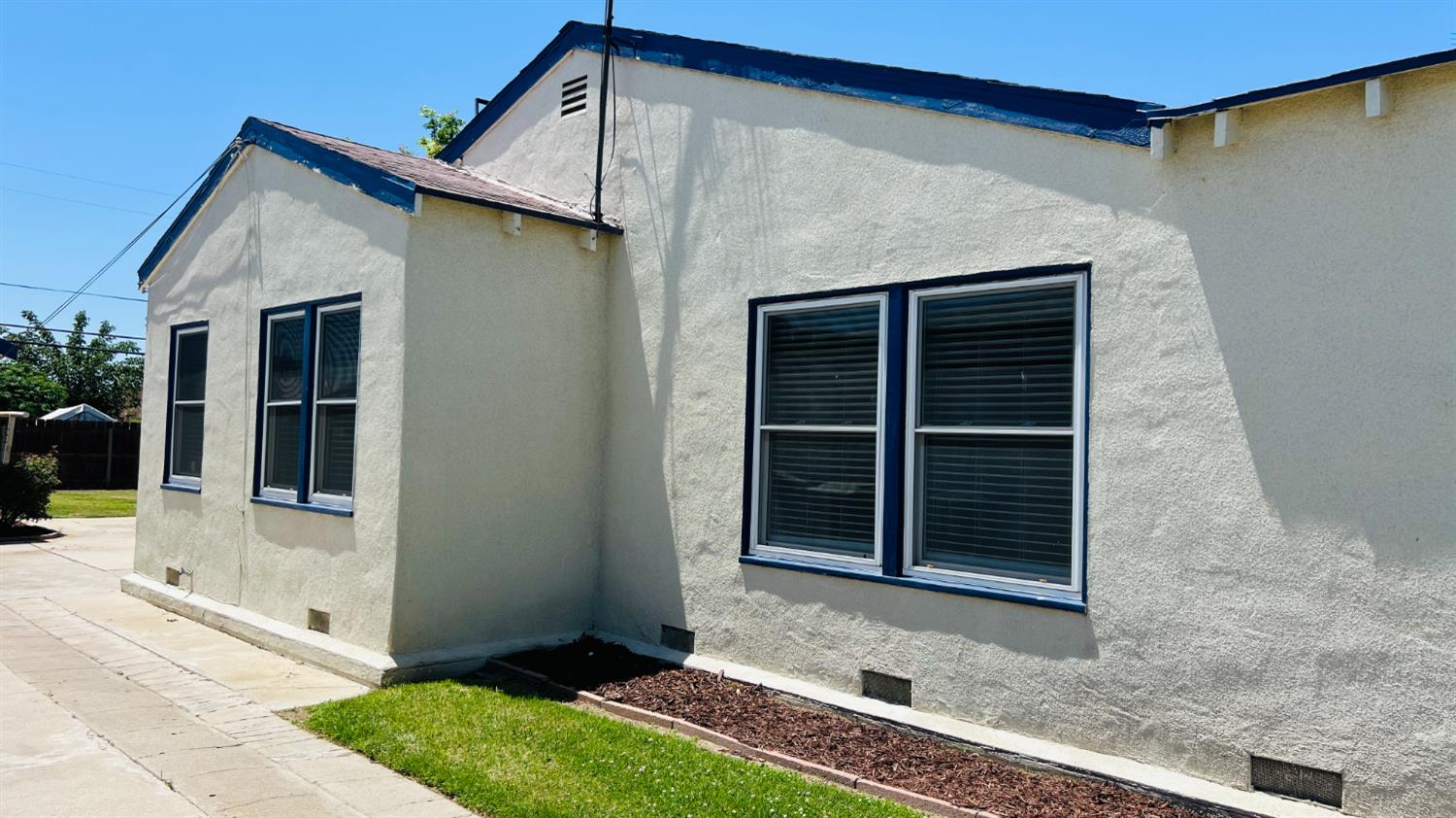 523 W Ivy St, Hanford, CA 93230