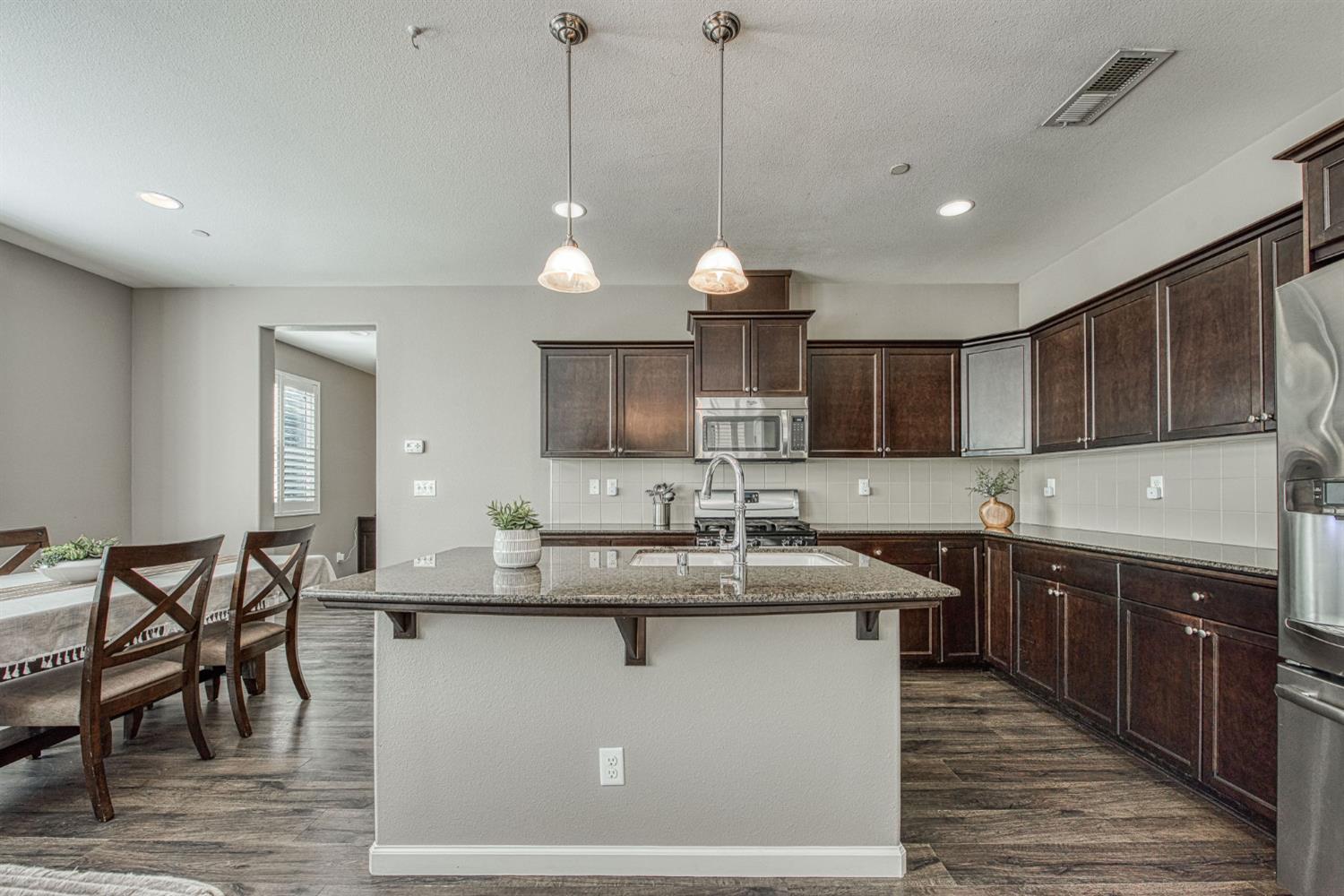 3352 Monterosa Ln, Clovis, CA 93619