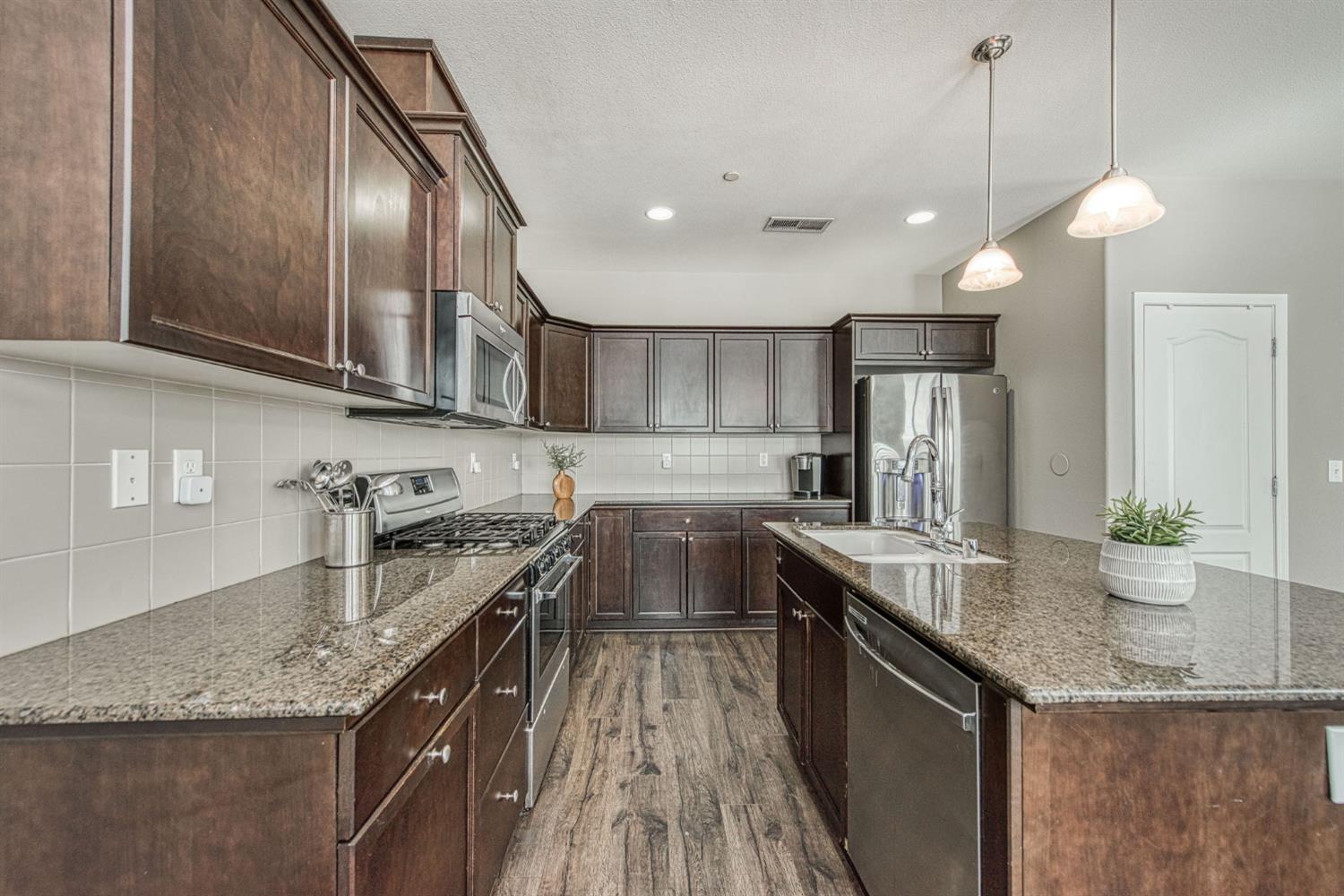 3352 Monterosa Ln, Clovis, CA 93619