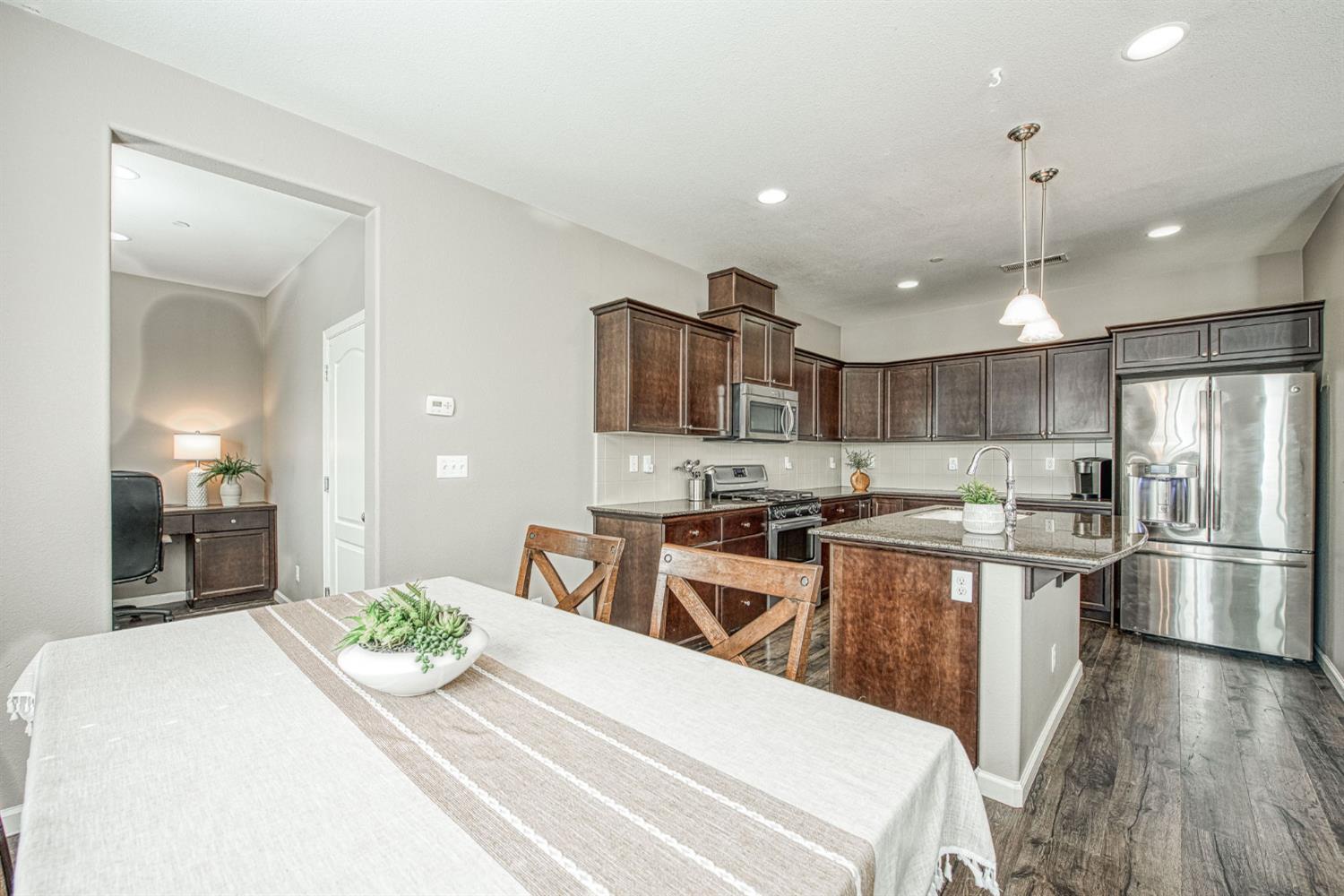 3352 Monterosa Ln, Clovis, CA 93619