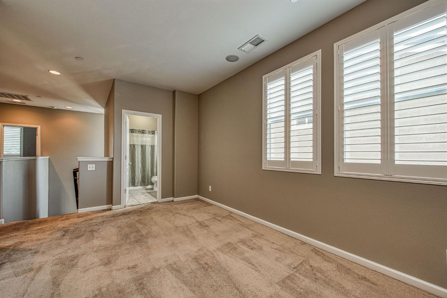 3352 Monterosa Ln, Clovis, CA 93619