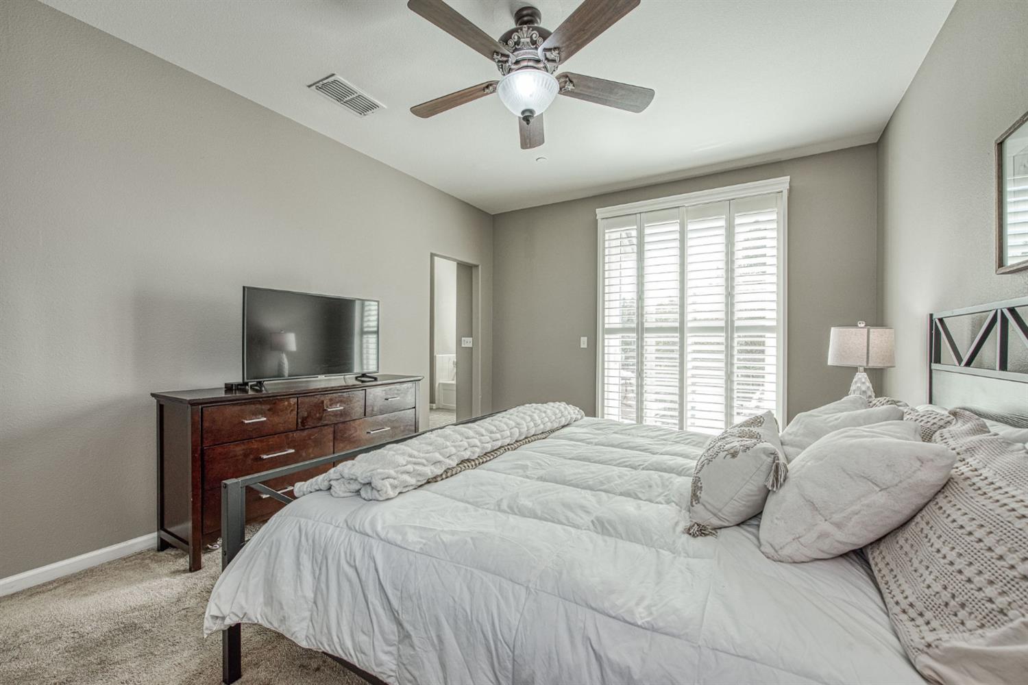 3352 Monterosa Ln, Clovis, CA 93619