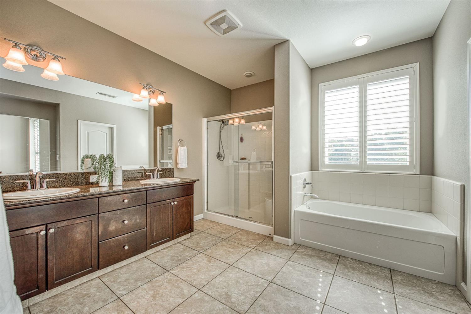 3352 Monterosa Ln, Clovis, CA 93619