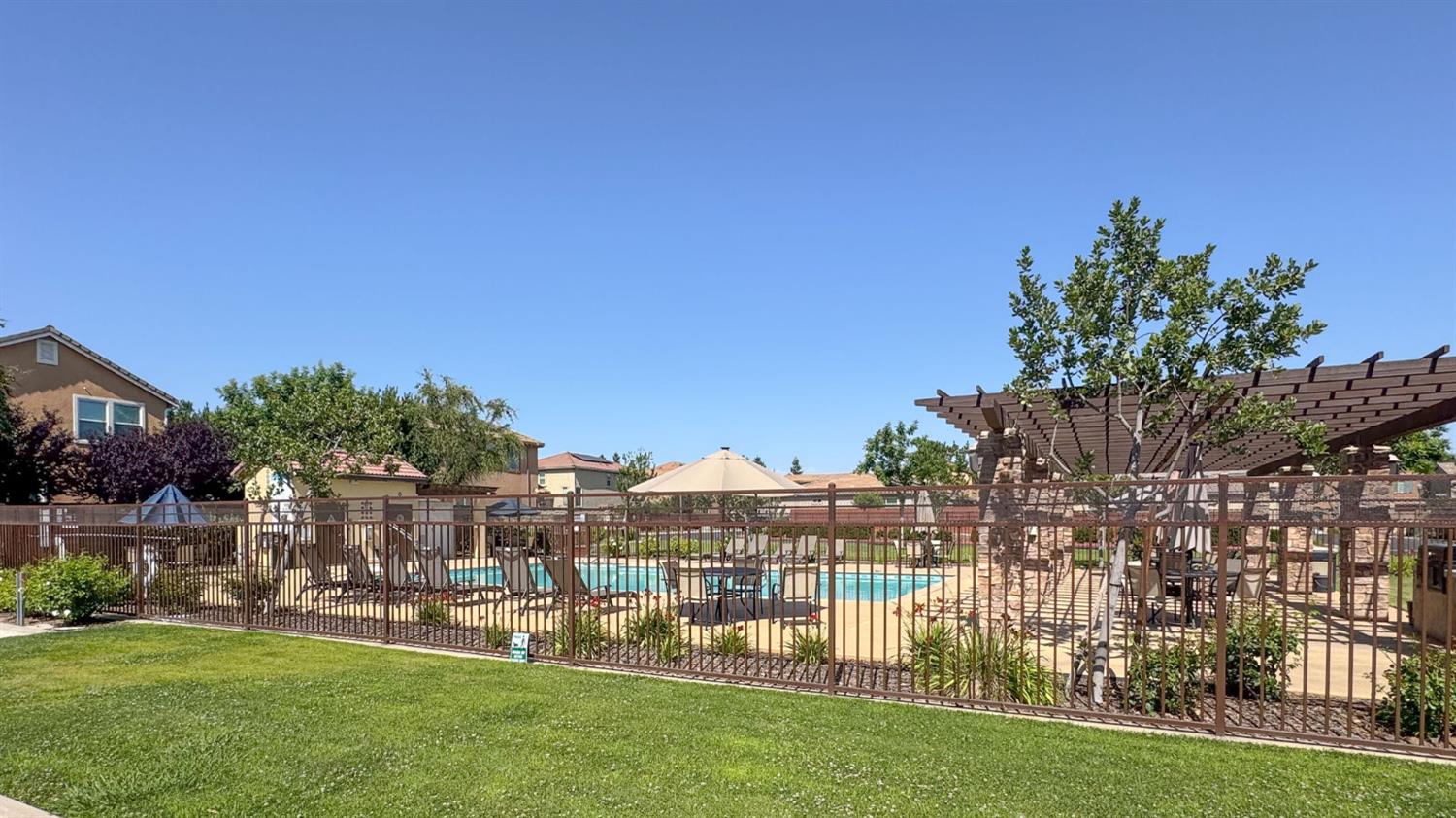 3352 Monterosa Ln, Clovis, CA 93619