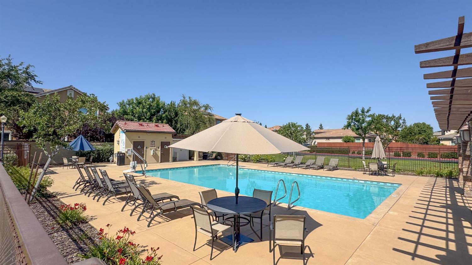 3352 Monterosa Ln, Clovis, CA 93619
