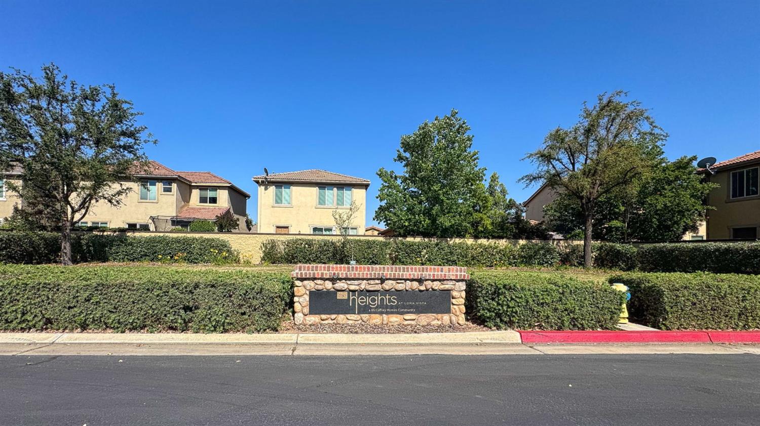 3352 Monterosa Ln, Clovis, CA 93619