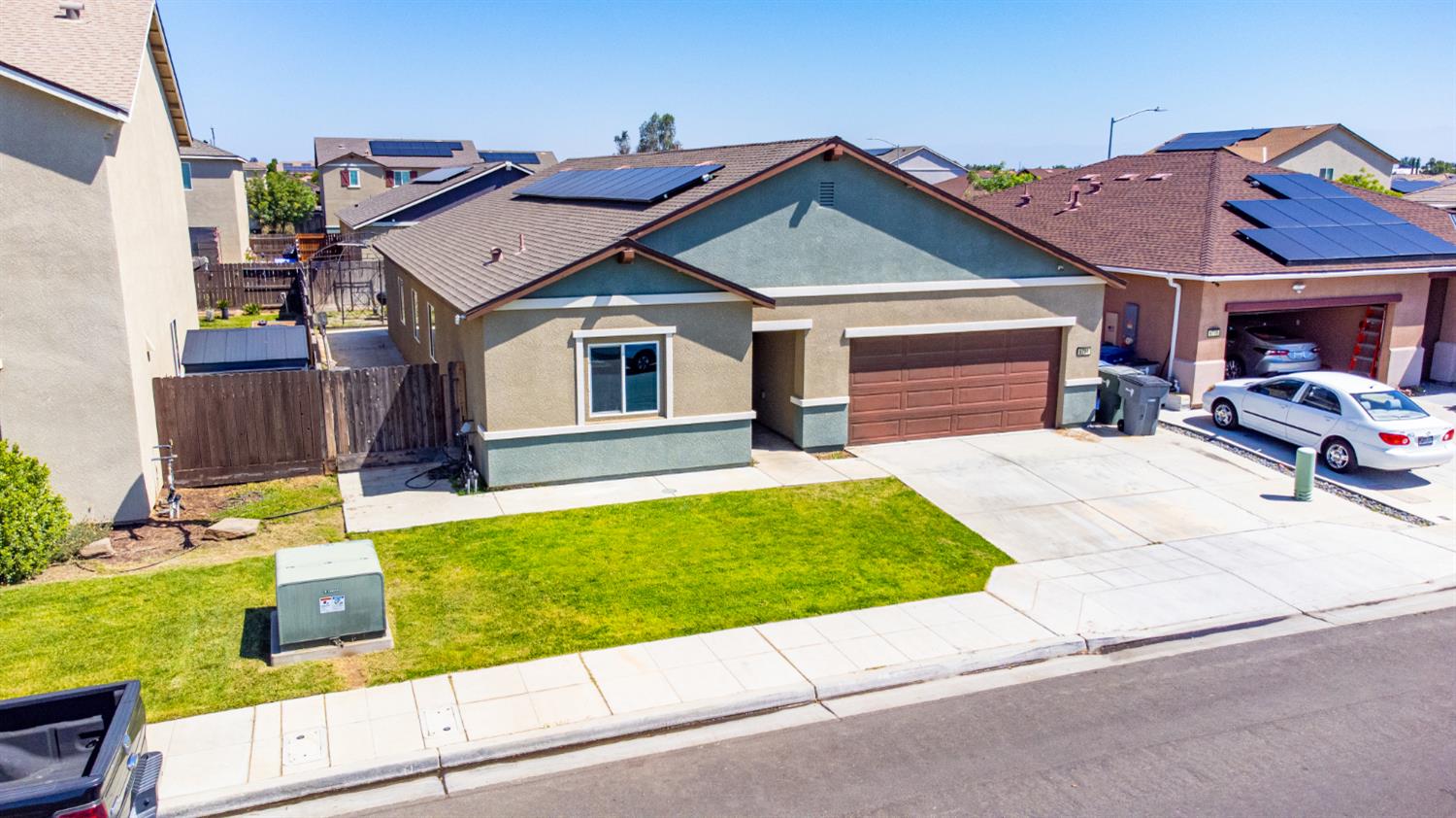 6704 E Dwight Way Ave, Fresno, CA 93727