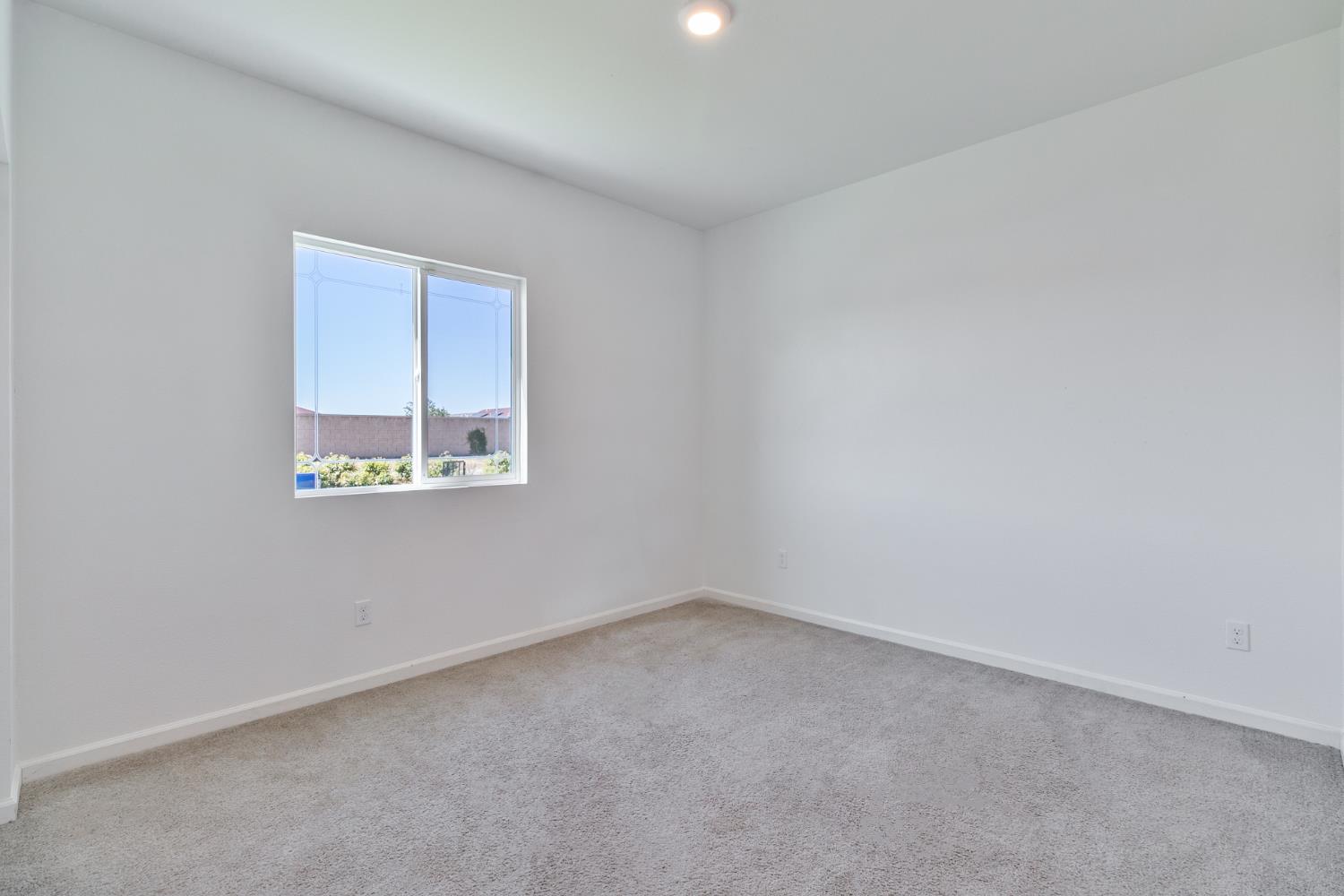 6704 E Dwight Way Ave, Fresno, CA 93727