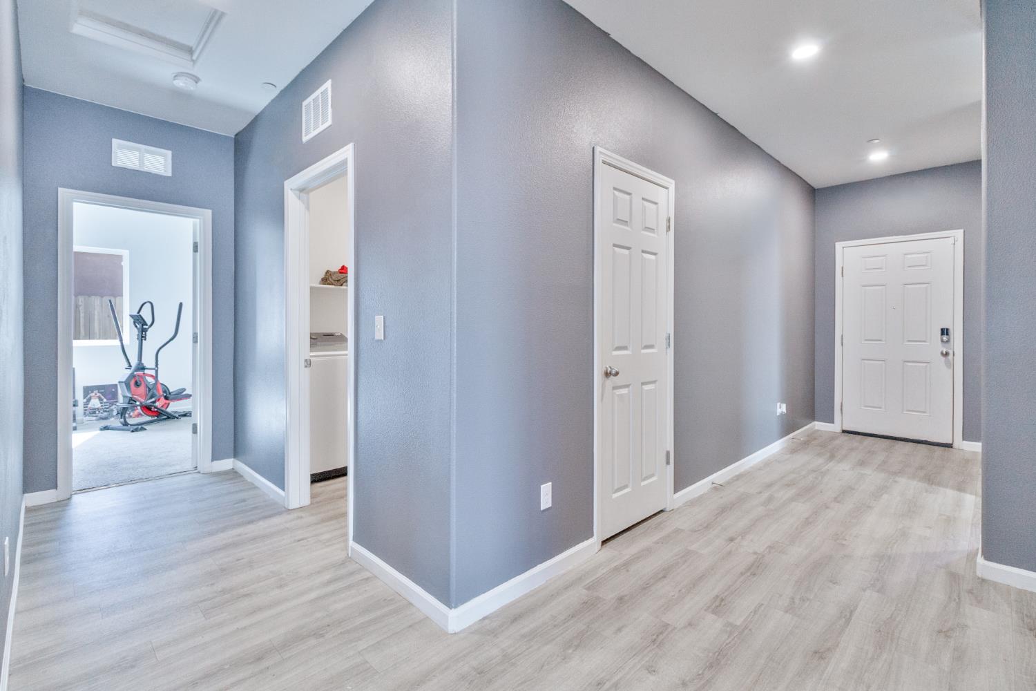 6704 E Dwight Way Ave, Fresno, CA 93727
