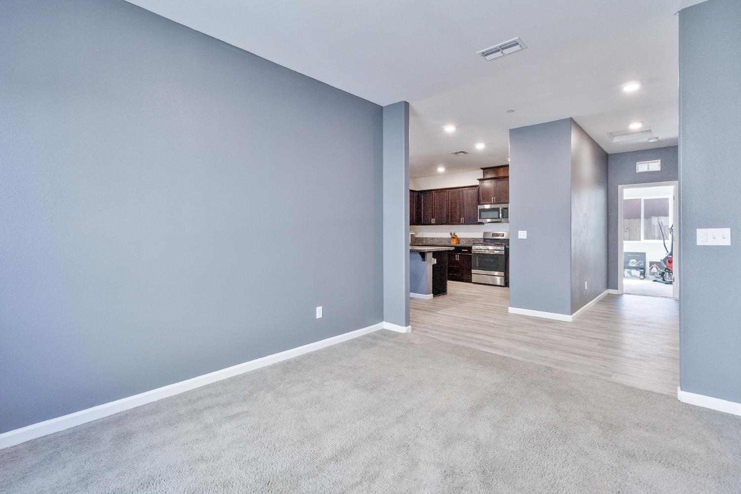 6704 E Dwight Way Ave, Fresno, CA 93727