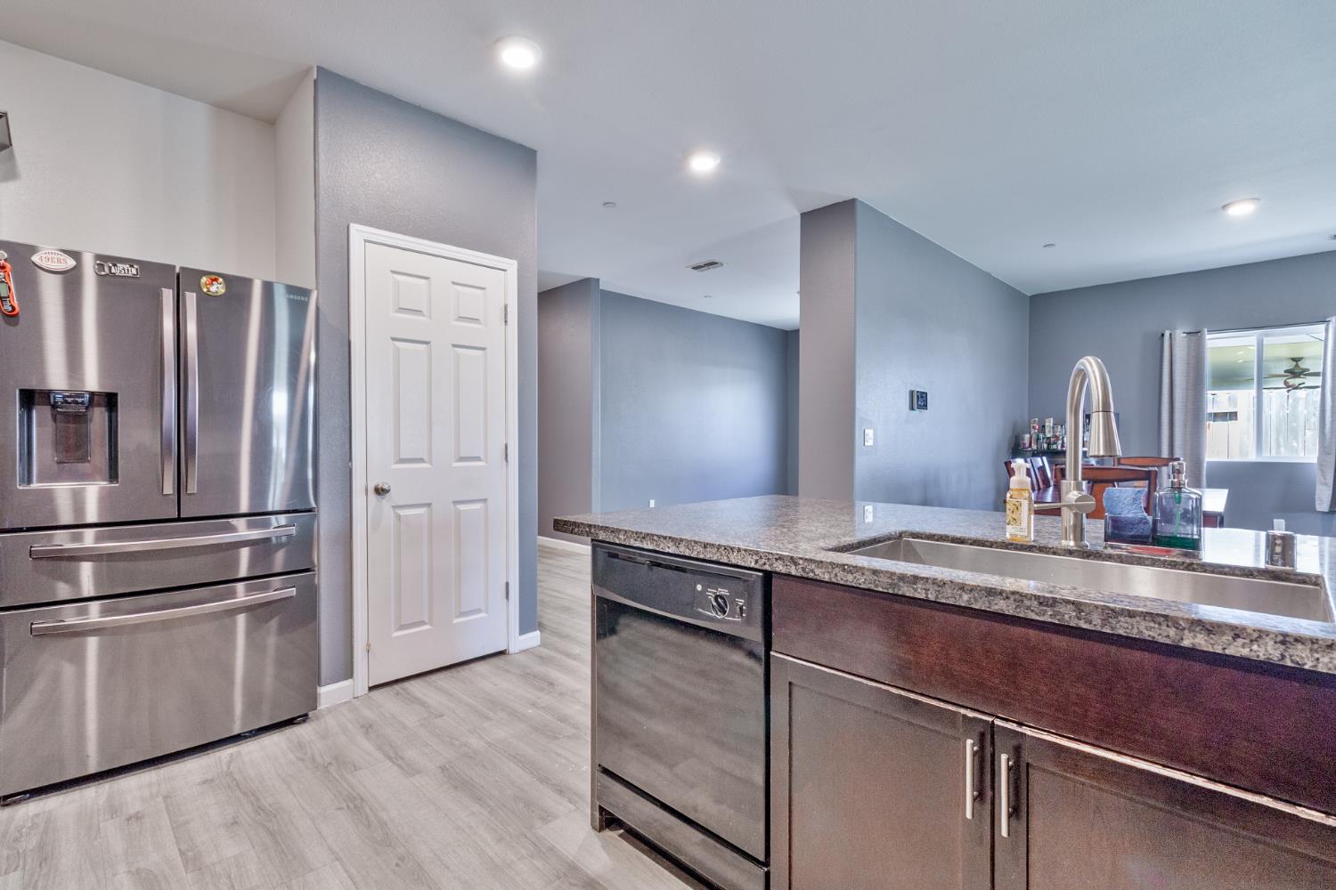 6704 E Dwight Way Ave, Fresno, CA 93727