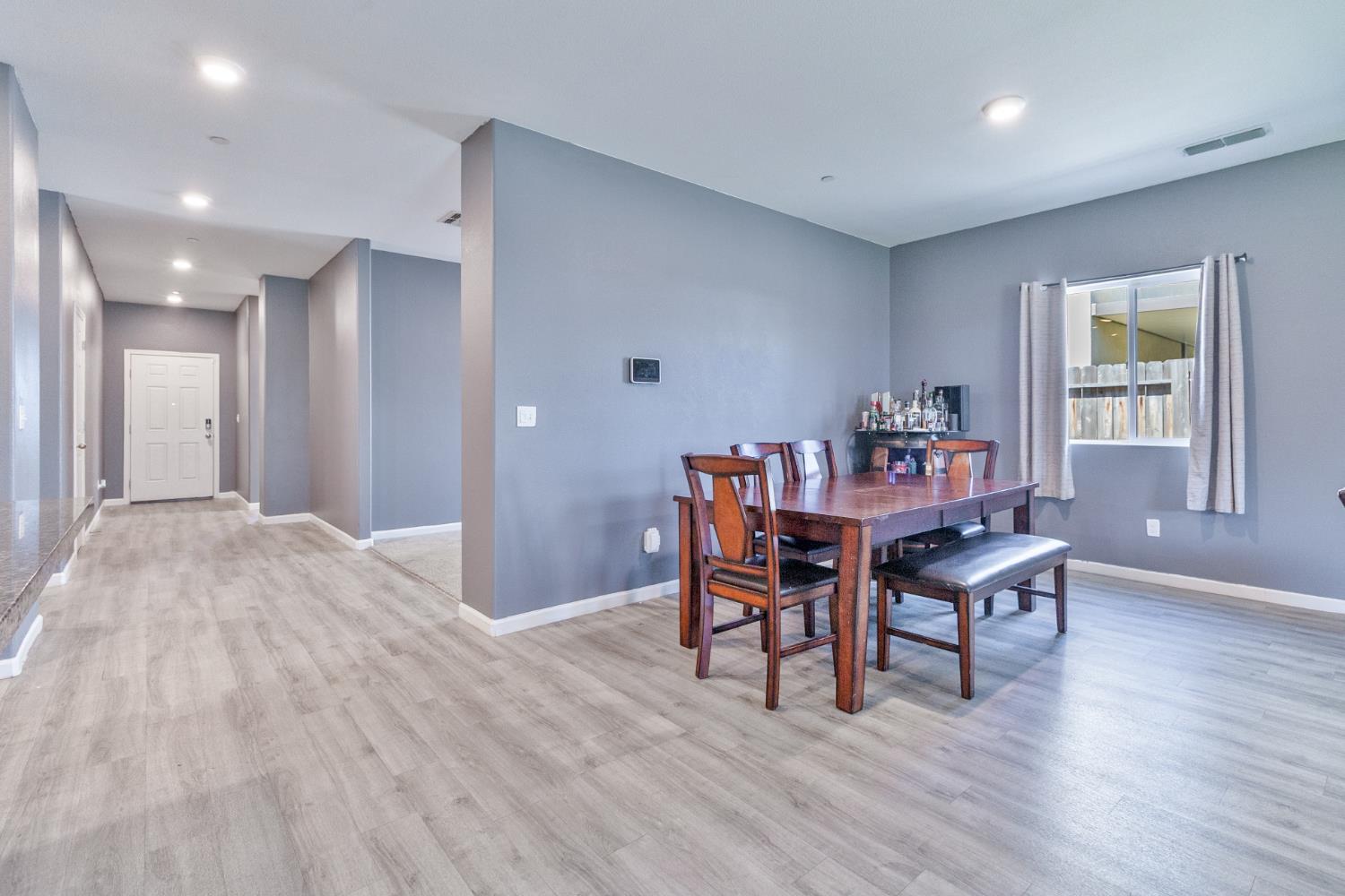 6704 E Dwight Way Ave, Fresno, CA 93727
