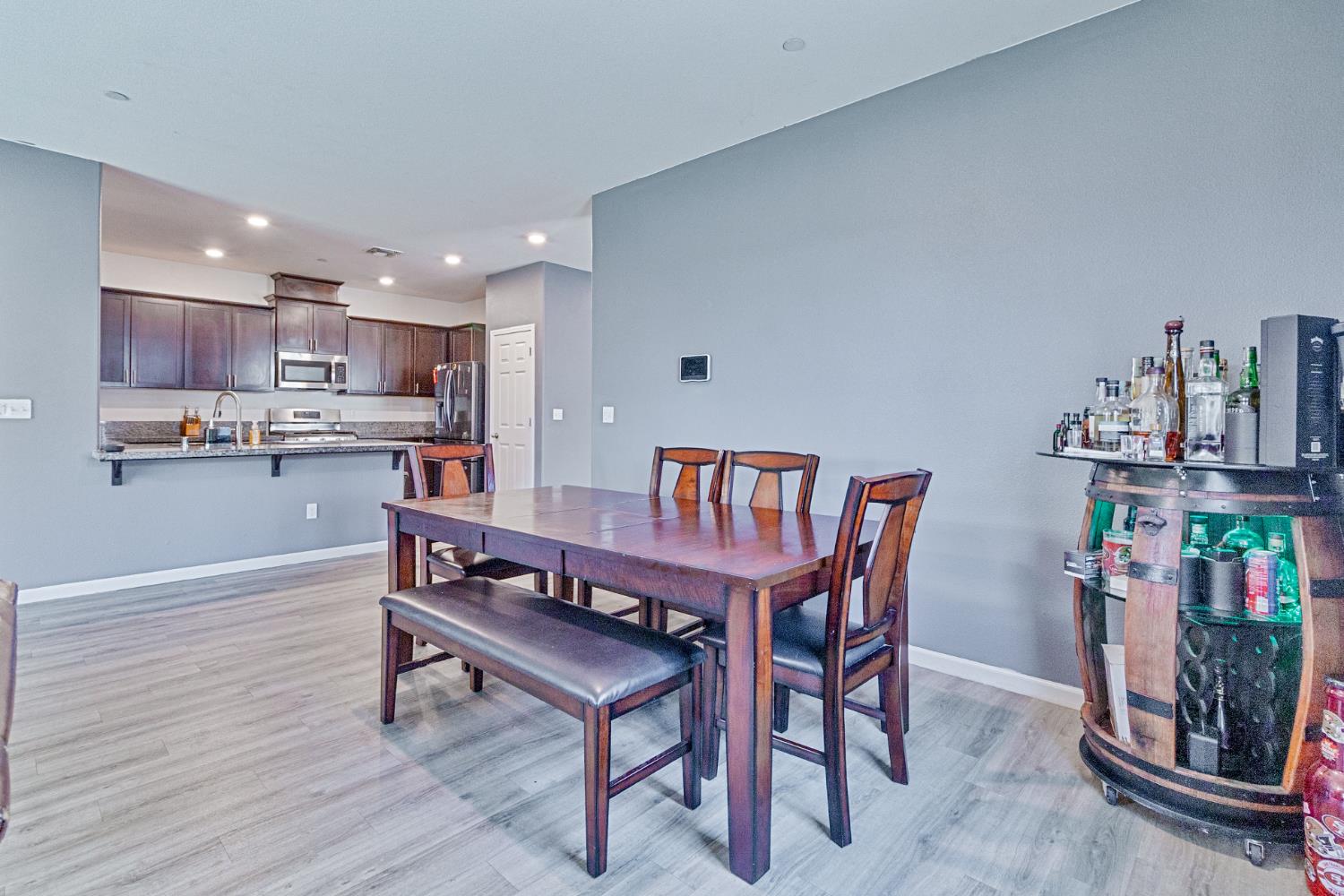 6704 E Dwight Way Ave, Fresno, CA 93727